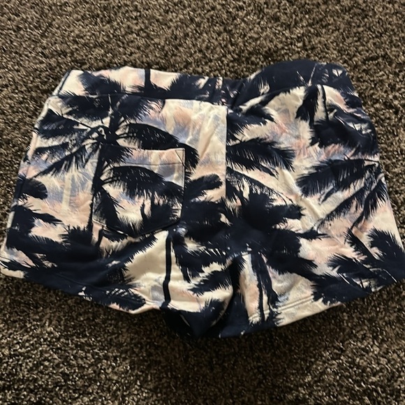 H & M Girls Shorts Size 10-11Y - Picture 2 of 3